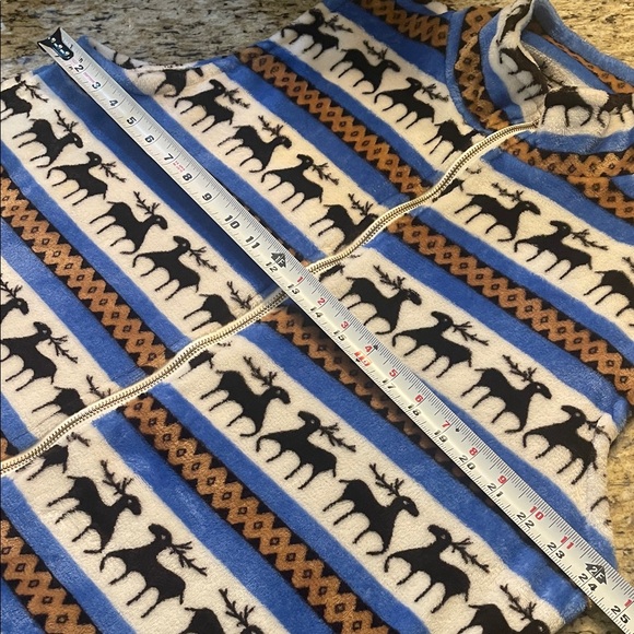 Reindeer Patterned Fleece Vest - Picture 8 of 9